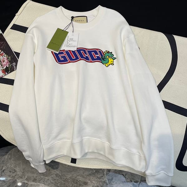 超話題!グッチ 偽物 ヒグチユウコ アニマルプリントスウェットシャツ gup12788